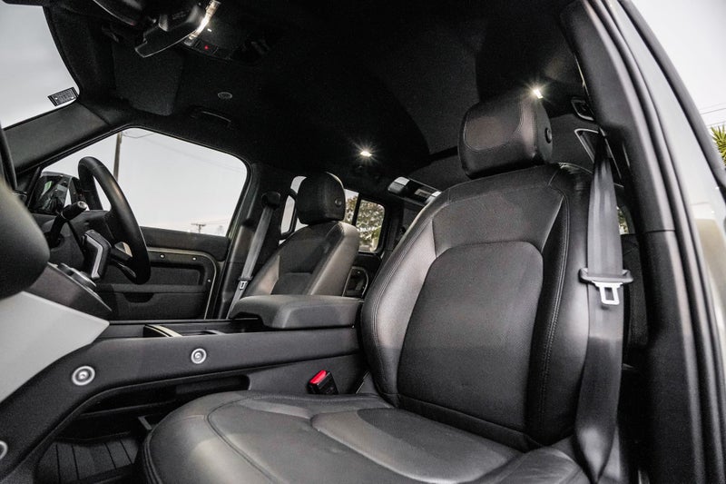 2024 Land Rover Defender 110 D250 S image 3