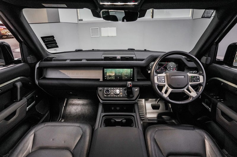 2024 Land Rover Defender 110 D250 S image 4