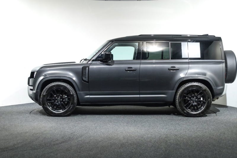 2024 Land Rover Defender 110 D250 S image 4