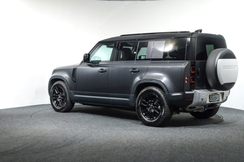 2024 Land Rover Defender 110 D250 S image 5