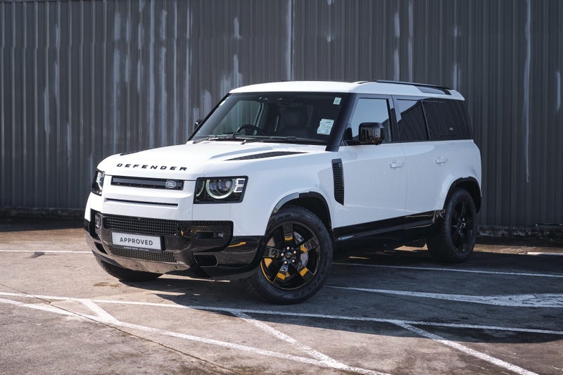 2024 Land Rover Defender 110 D300 HSE image 2