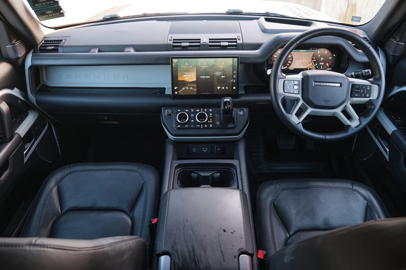 2024 Land Rover Defender 110 D300 HSE image 5