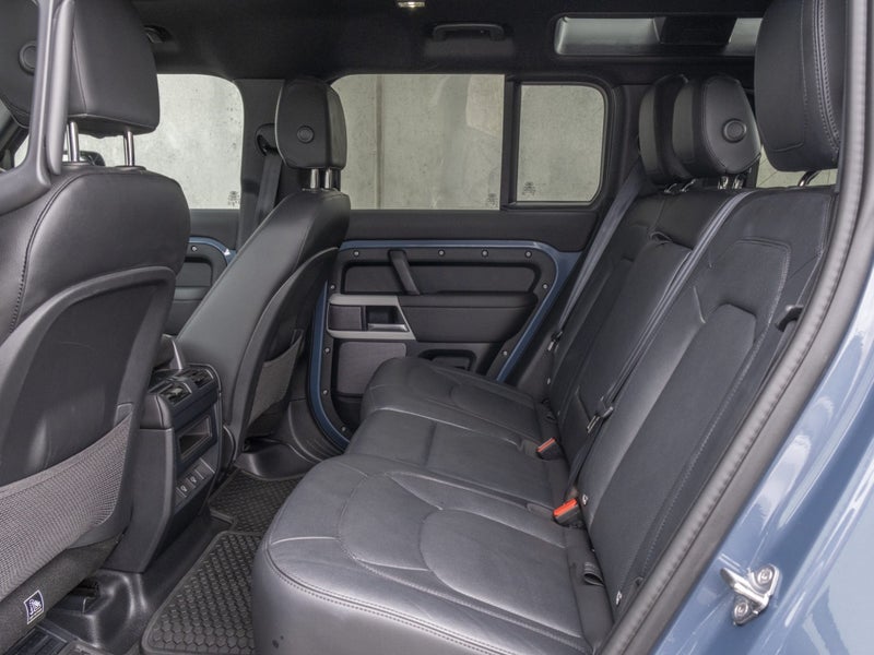 2024 Land Rover Defender 110 D300 SE image 5