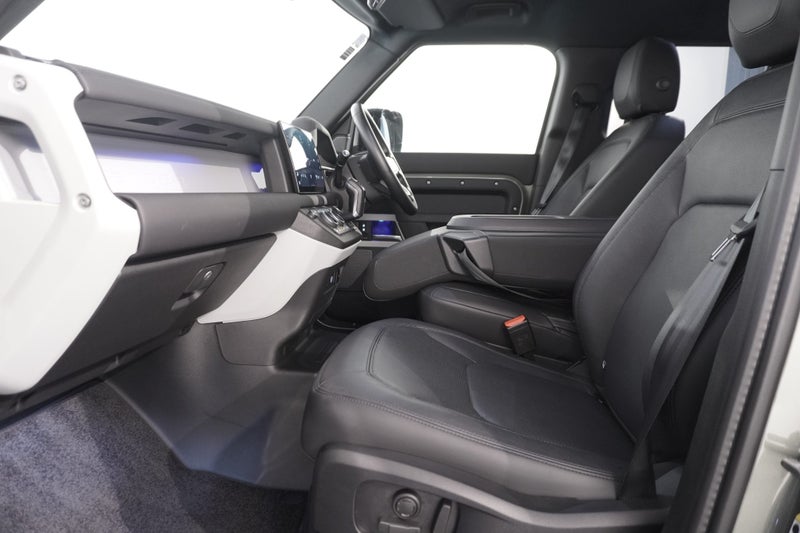 2024 Land Rover Defender 110 D300 SE, 221KW, 4W... image 3