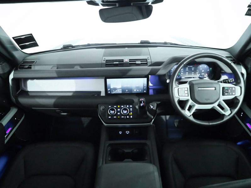 2024 Land Rover Defender 110 D300 SE image 4