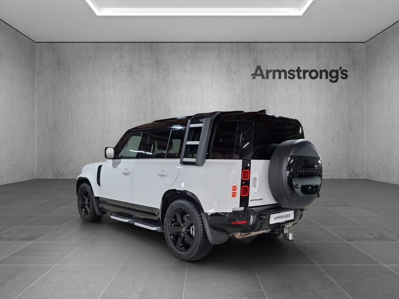 2024 Land Rover Defender 110 D300 X-DYNAMIC HSE image 3