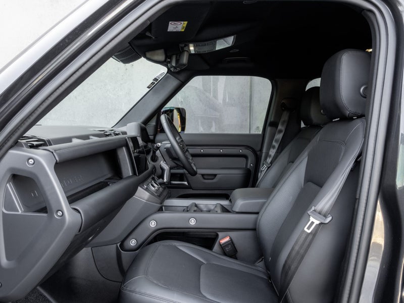 2024 Land Rover Defender 110 D300 X-Dynamic SE image 3
