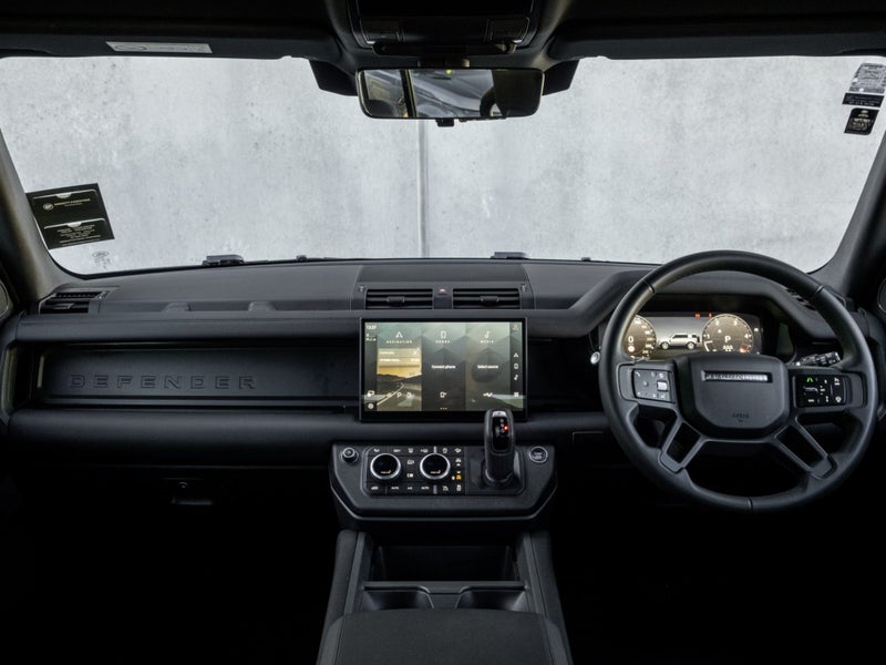 2024 Land Rover Defender 110 D300 X-Dynamic SE image 4