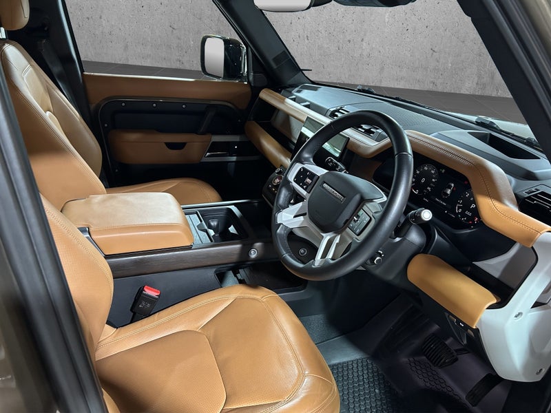 2024 Land Rover Defender 110 P400 HSE 3.0PT image 2