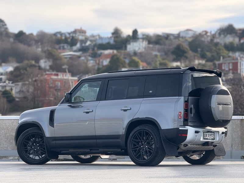 2024 Land Rover Defender 110 P400 HSE image 2