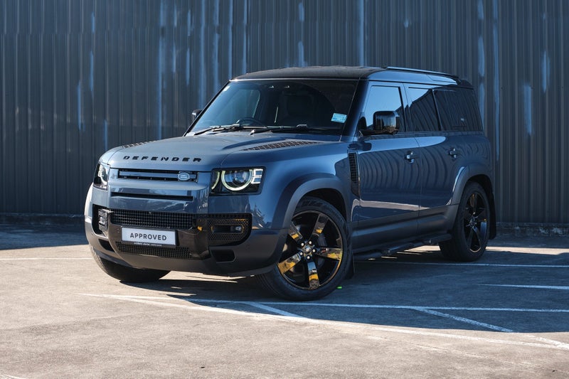 2024 Land Rover Defender 110 P400 SE image 2