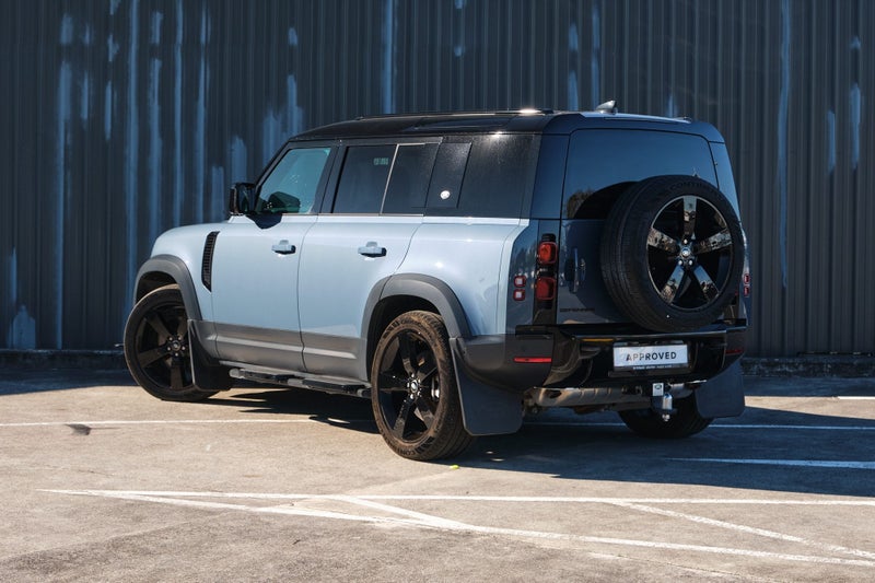 2024 Land Rover Defender 110 P400 SE image 3