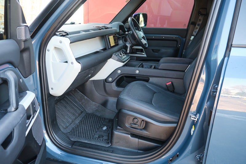 2024 Land Rover Defender 110 P400 SE image 4