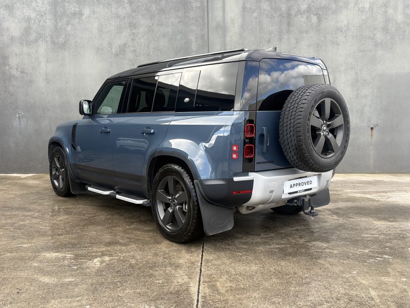 2024 Land Rover Defender 110 P400 SE image 2