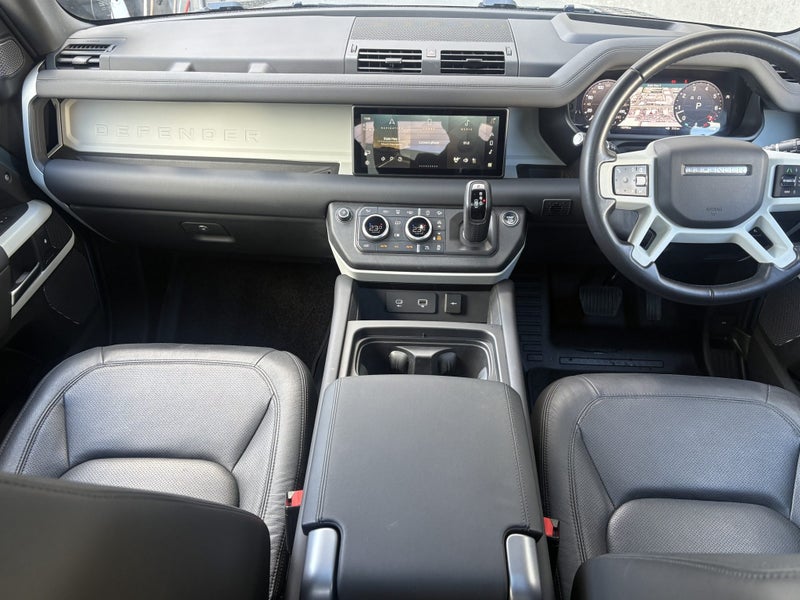 2024 Land Rover Defender 110 P400 SE image 4