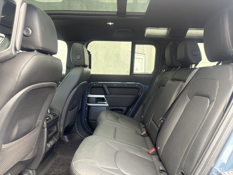 2024 Land Rover Defender 110 P400 SE image 5