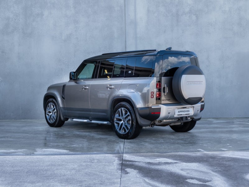 2024 Land Rover Defender 110 P400e HSE image 2