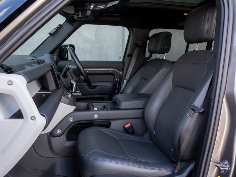 2024 Land Rover Defender 110 P400e HSE image 3