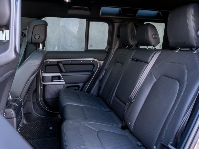 2024 Land Rover Defender 110 P400e HSE image 5