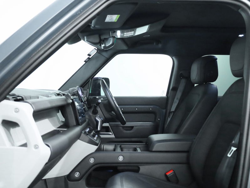 2024 Land Rover Defender 110 P400e HSE PHEV image 3