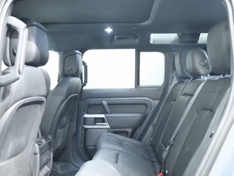2024 Land Rover Defender 110 P400e HSE PHEV image 5