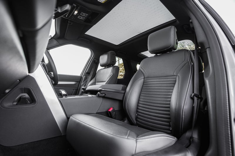 2024 Land Rover Discovery D250 Dynamic SE image 3