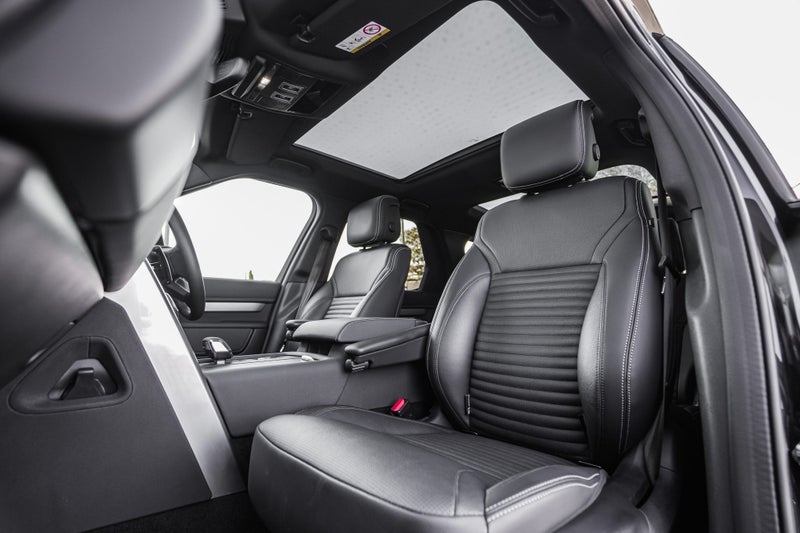 2024 Land Rover Discovery D250 Dynamic SE image 3