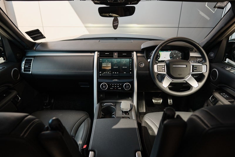 2024 Land Rover Discovery D250 R-Dynamic SE image 4