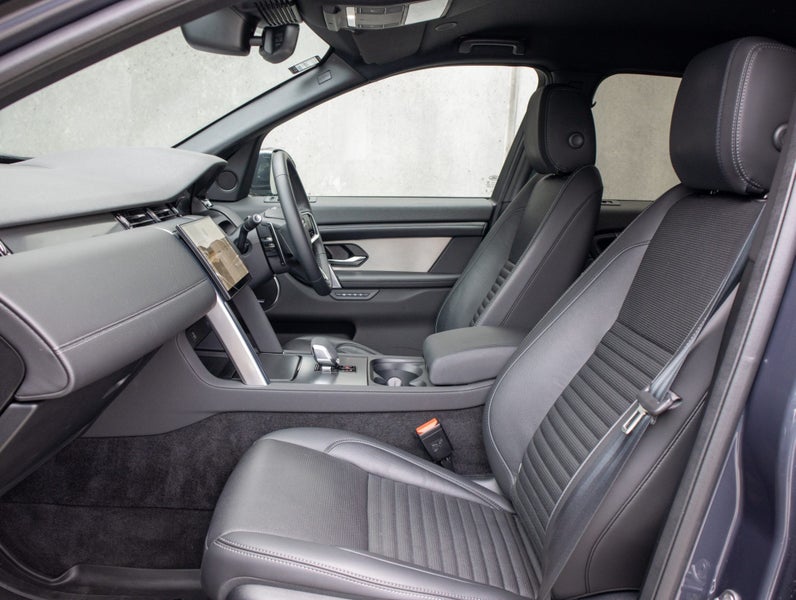 2024 Land Rover Discovery Sport P250 Dynamic SE image 3