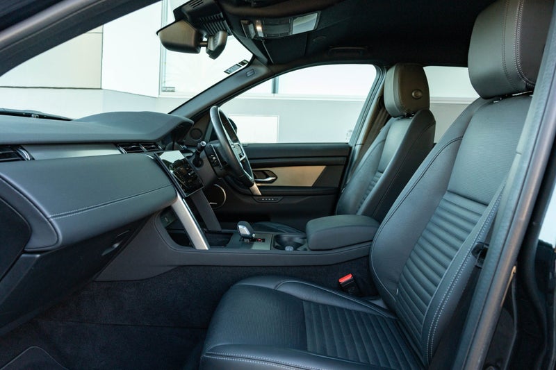 2024 Land Rover Discovery Sport P250 Dynamic SE image 3