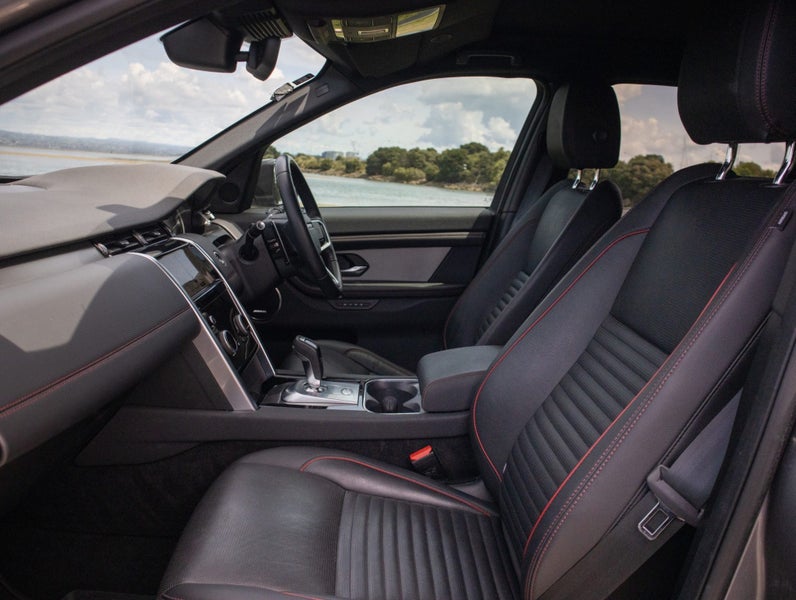 2024 Land Rover Discovery Sport P250 R-DYNAMIC SE image 3