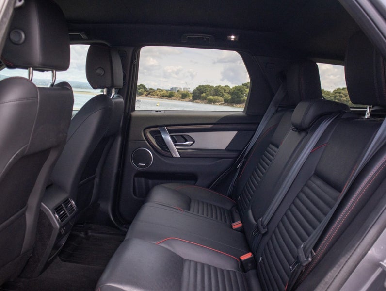 2024 Land Rover Discovery Sport P250 R-DYNAMIC SE image 5