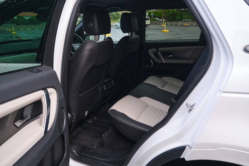 2024 Land Rover Discovery Sport P250 R-Dynamic SE image 3