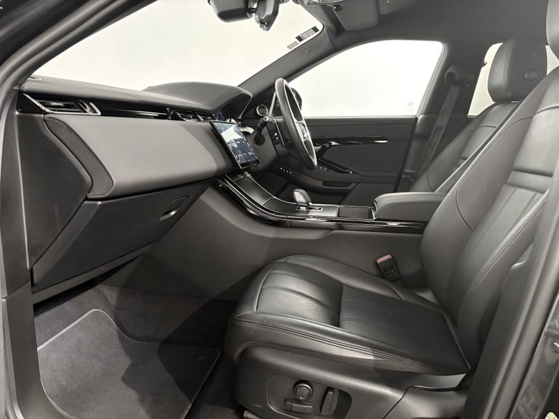 2024 Land Rover Range Rover Evoque P300e DYNAMI... image 3