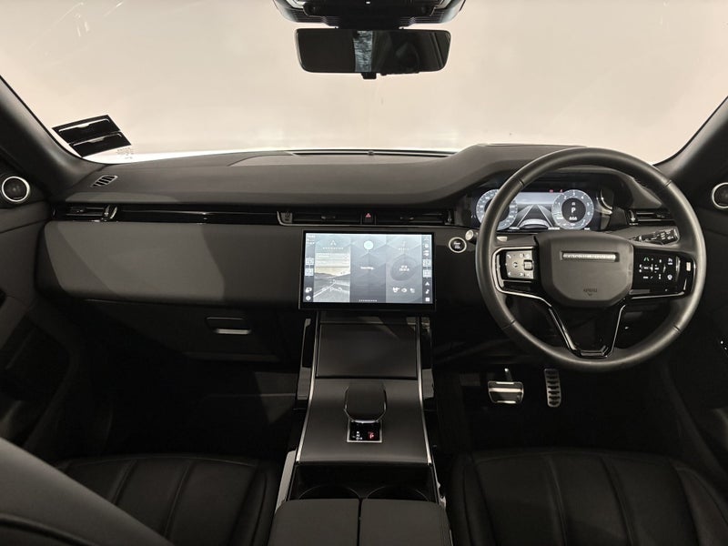 2024 Land Rover Range Rover Evoque P300e DYNAMI... image 4