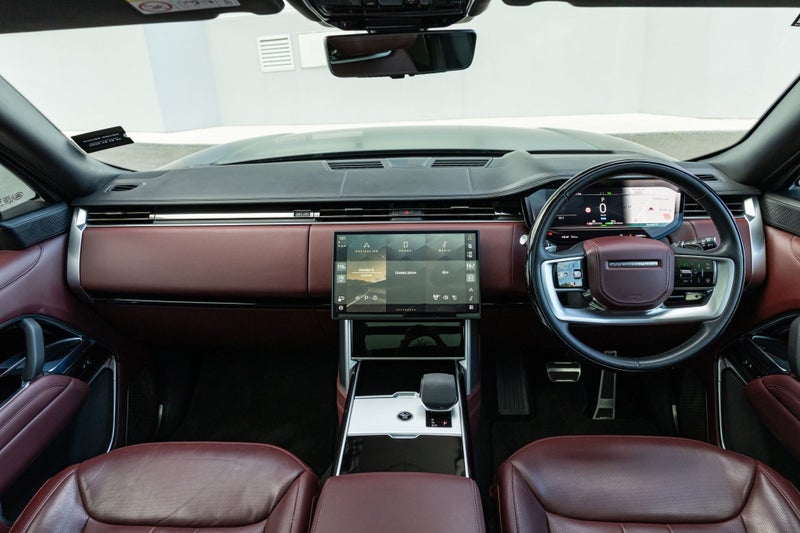 2024 Land Rover Range Rover P550e Autobiography... image 4