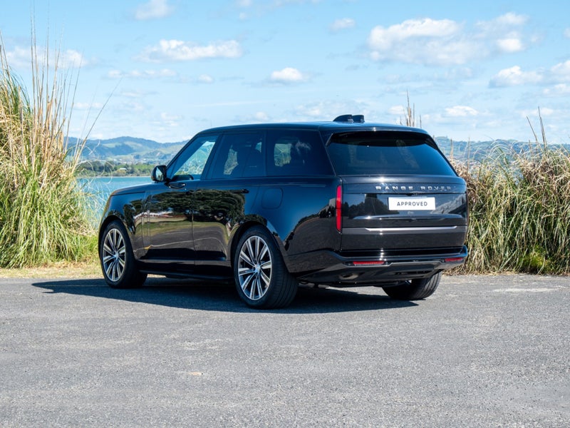 2024 Land Rover Range Rover P550e HSE SWB image 2