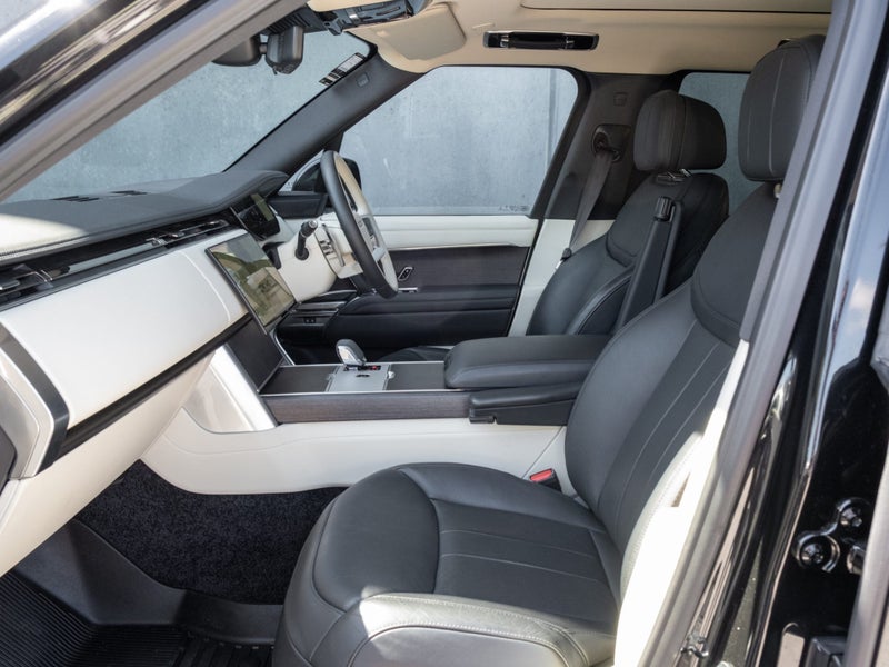 2024 Land Rover Range Rover P550e HSE SWB image 3