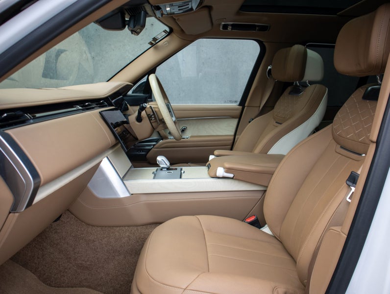 2024 Land Rover Range Rover P550e SV SWB image 3