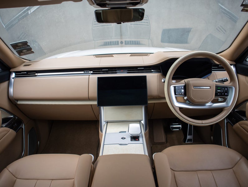 2024 Land Rover Range Rover P550e SV SWB image 4