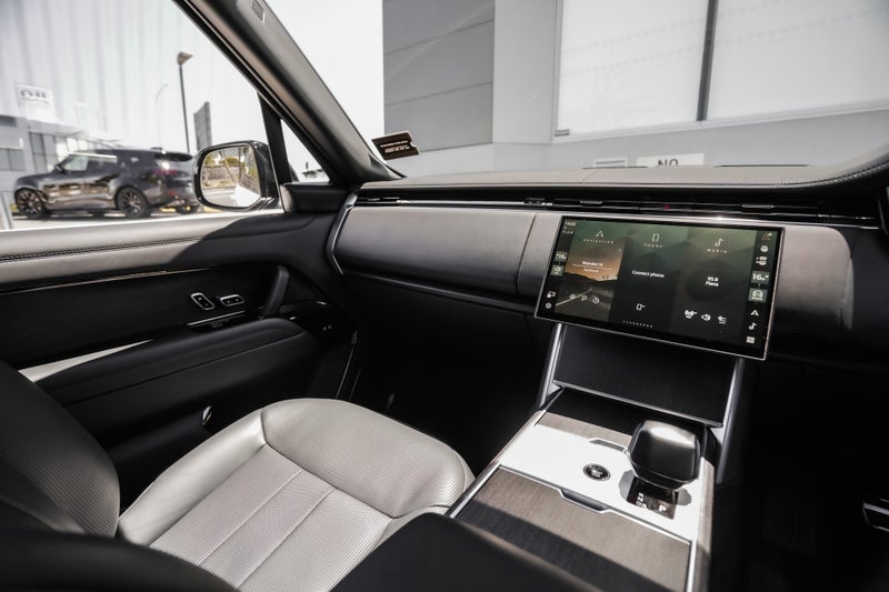2024 Land Rover Range Rover P615 SV LWB image 3