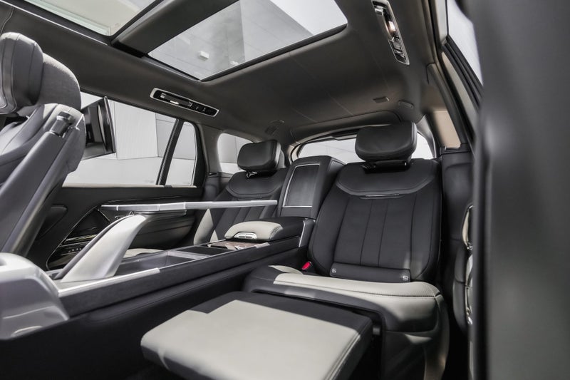 2024 Land Rover Range Rover P615 SV LWB image 5