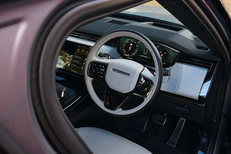 2024 Land Rover Range Rover Sport P460e Dynamic... image 3