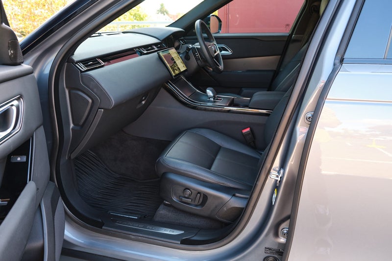 2024 Land Rover Range Rover Velar P250 Dynamic SE image 3
