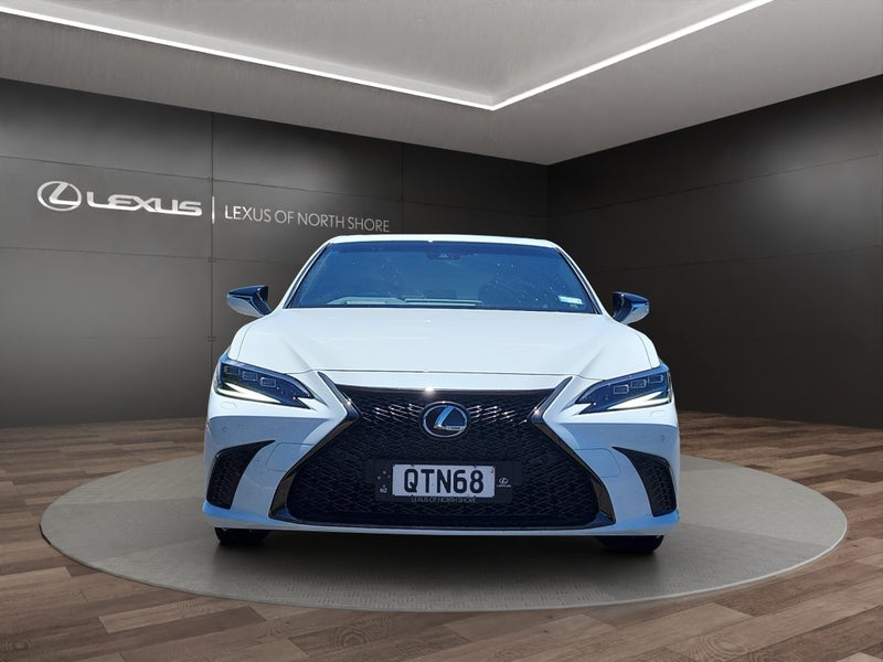 2024 Lexus ES 300h F Sport 2.5L Hybrid image 2