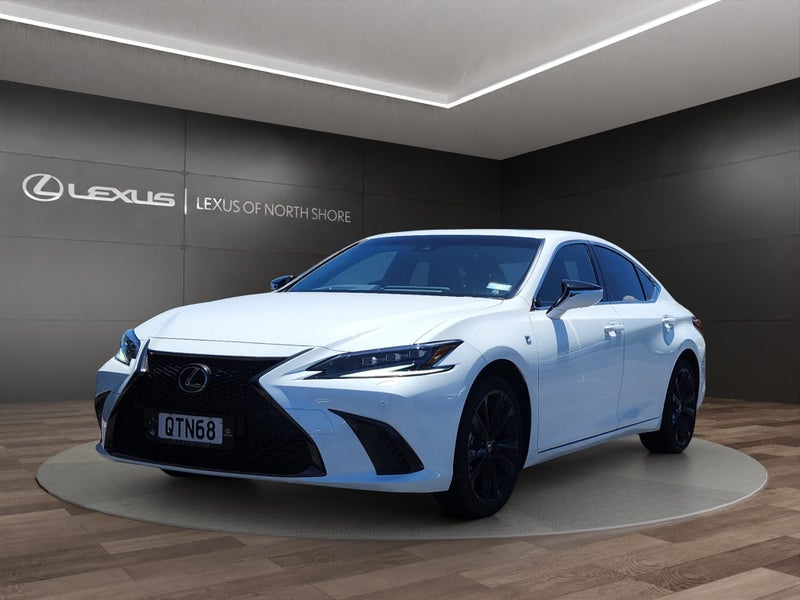 2024 Lexus ES 300h F Sport 2.5L Hybrid image 3