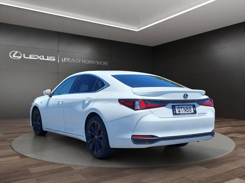 2024 Lexus ES 300h F Sport 2.5L Hybrid image 5