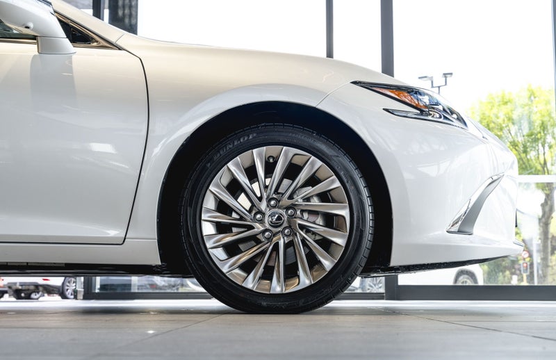 2024 Lexus ES 300h Limited 2.5L Hybrid Petrol S... image 4