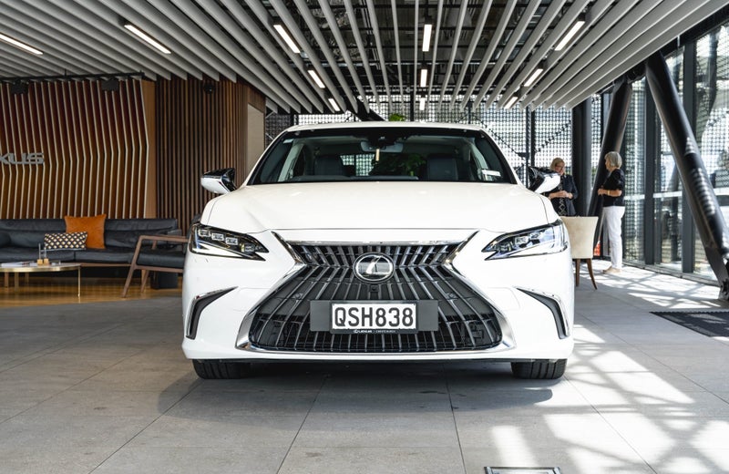 2024 Lexus ES 300h Limited 2.5L Hybrid Petrol S... image 5