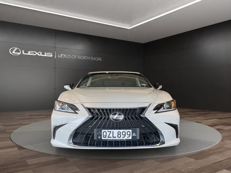 2024 Lexus ES 300h Premium 2.5L Hybrid 2WD Sedan image 2